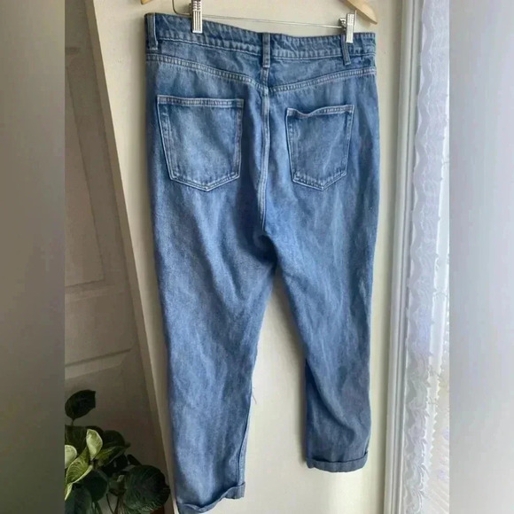 Nasty Gal Very Distressed High Rise Cropped Mom Jeans Medium Wash Size 12 - Picture 2 of 8